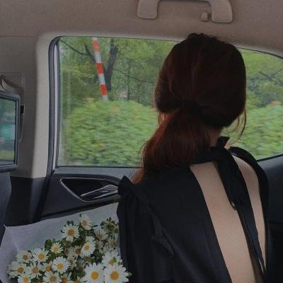 某影后颁奖礼后台失态视频流出，经纪人紧急公关